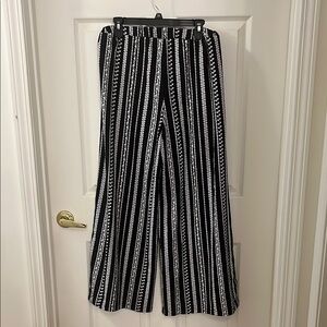 Emery Rose Black and White Floral Pants